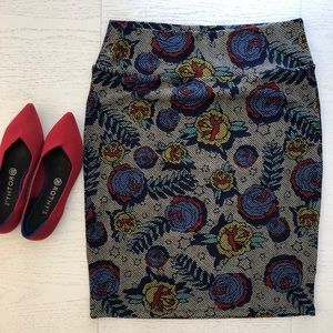 XL Floral Pencil Skirt - pixel roses Cassie - 🦄